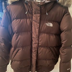 The North Face 550 Puffer jacket. Brown with fur hood. Gently worn. Medium